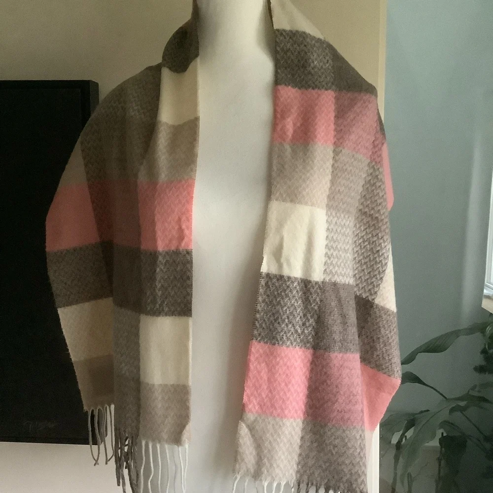 London Fog Cashmink Pink and Cream Scarf Made in Germany - Picture 2 of 12